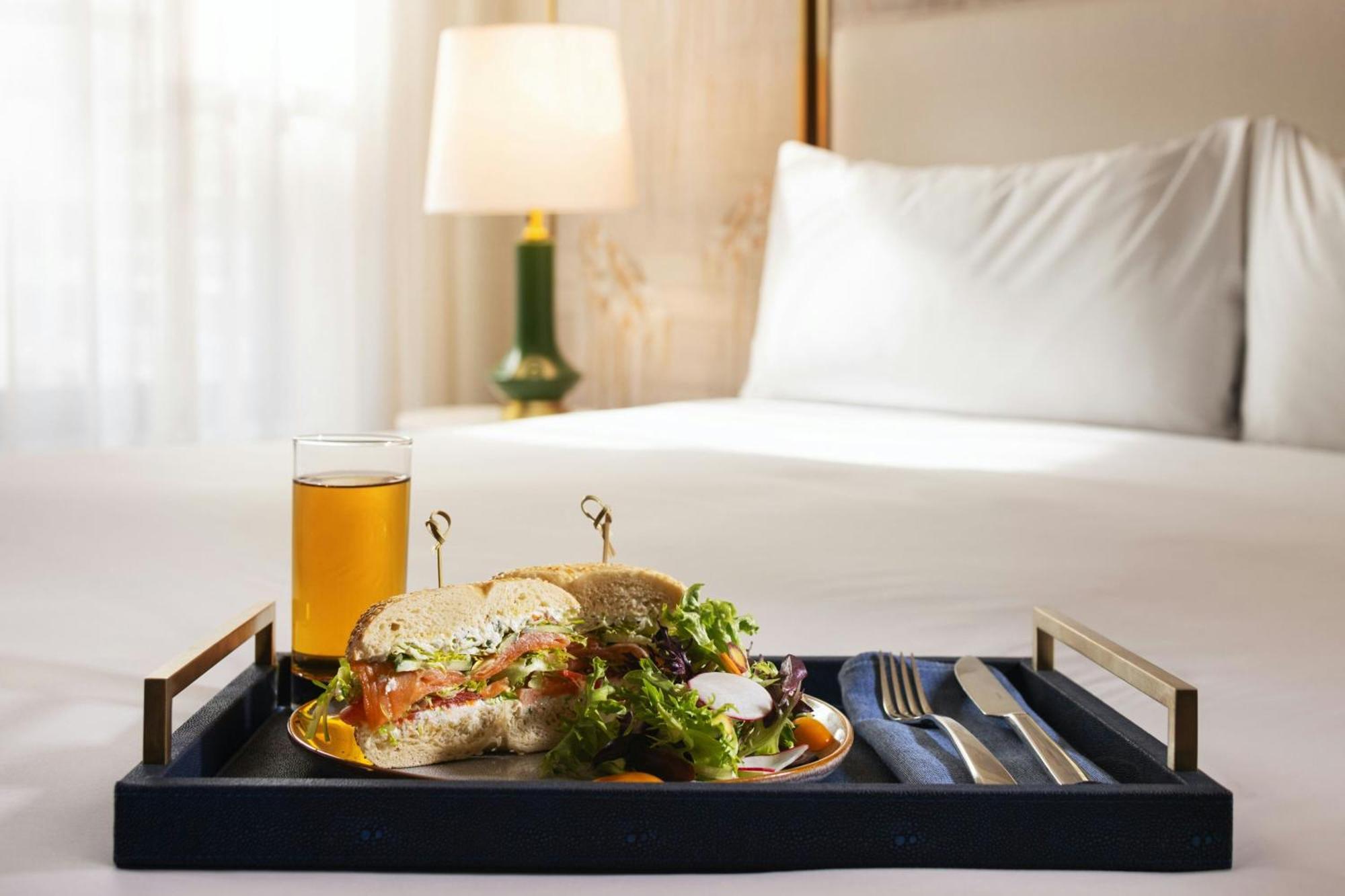 The Talbott Hotel Chicago Bagian luar foto
